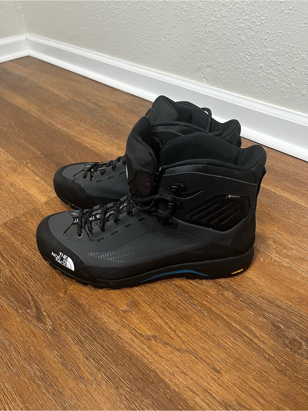 The North Face Men's Verto Alpine Mid Gore Tex Black Waterproof Boot Size 13 - Picture 3 of 6